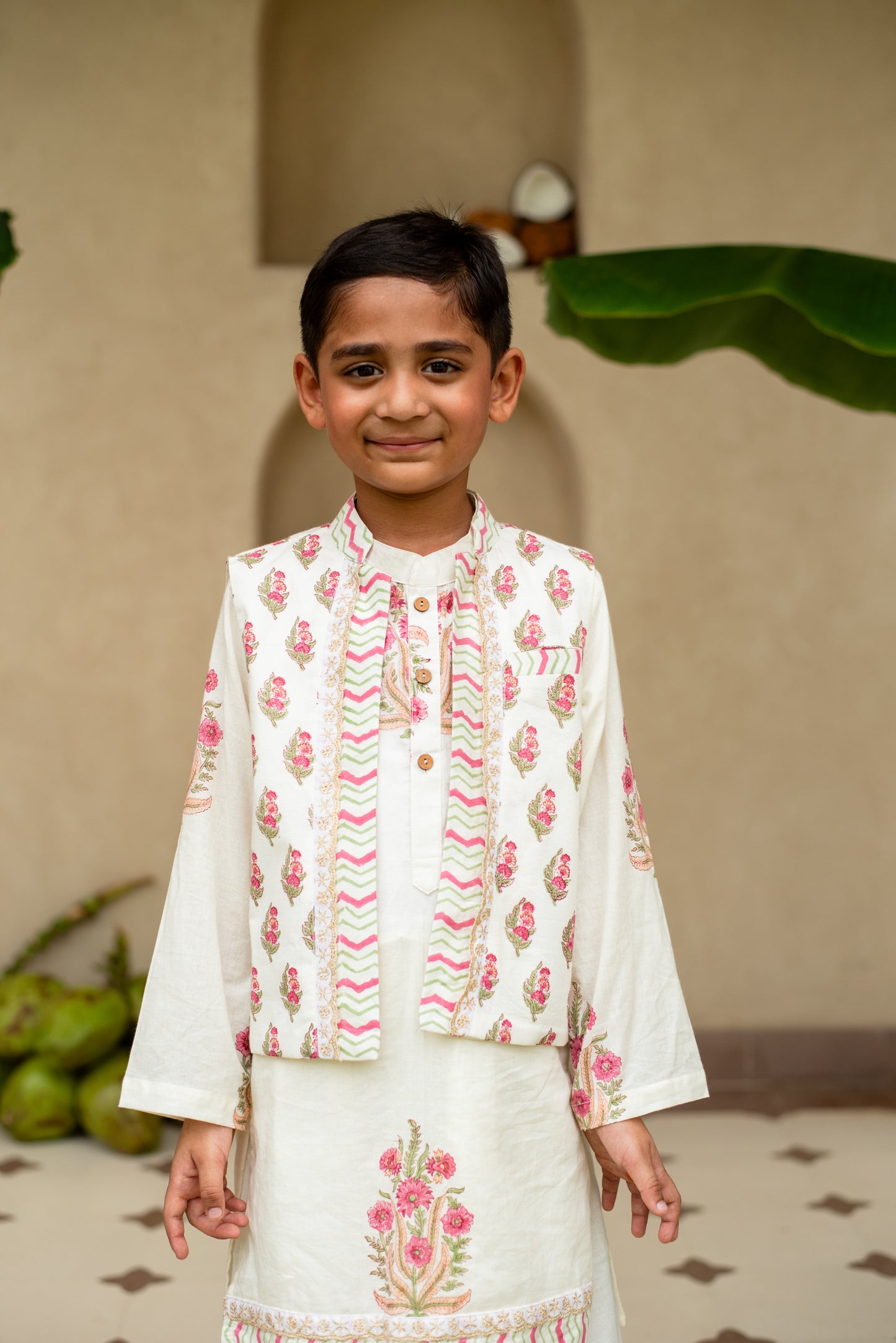 Manika Buti Kurta Set