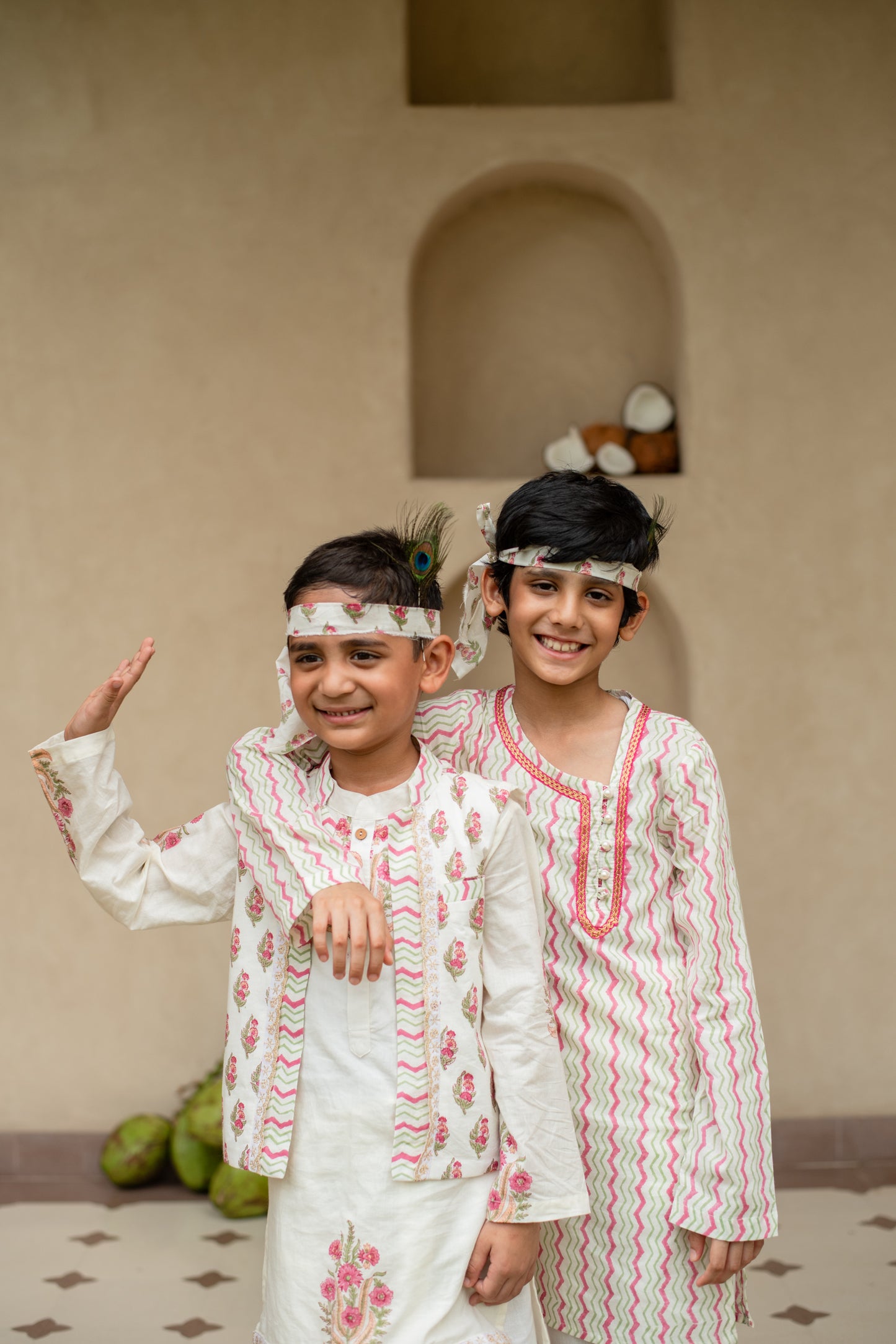 Manika Buti Kurta Set