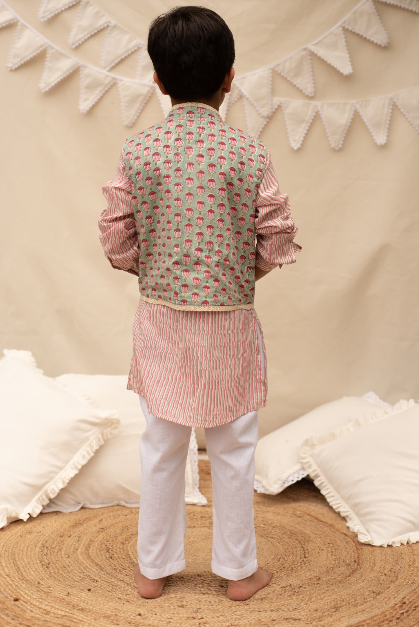 kids cotton kurta set with kamal motif close-up