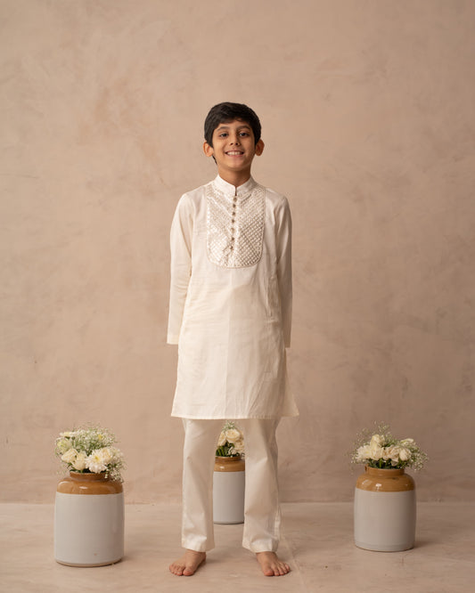 Off white festive kurta set for boys