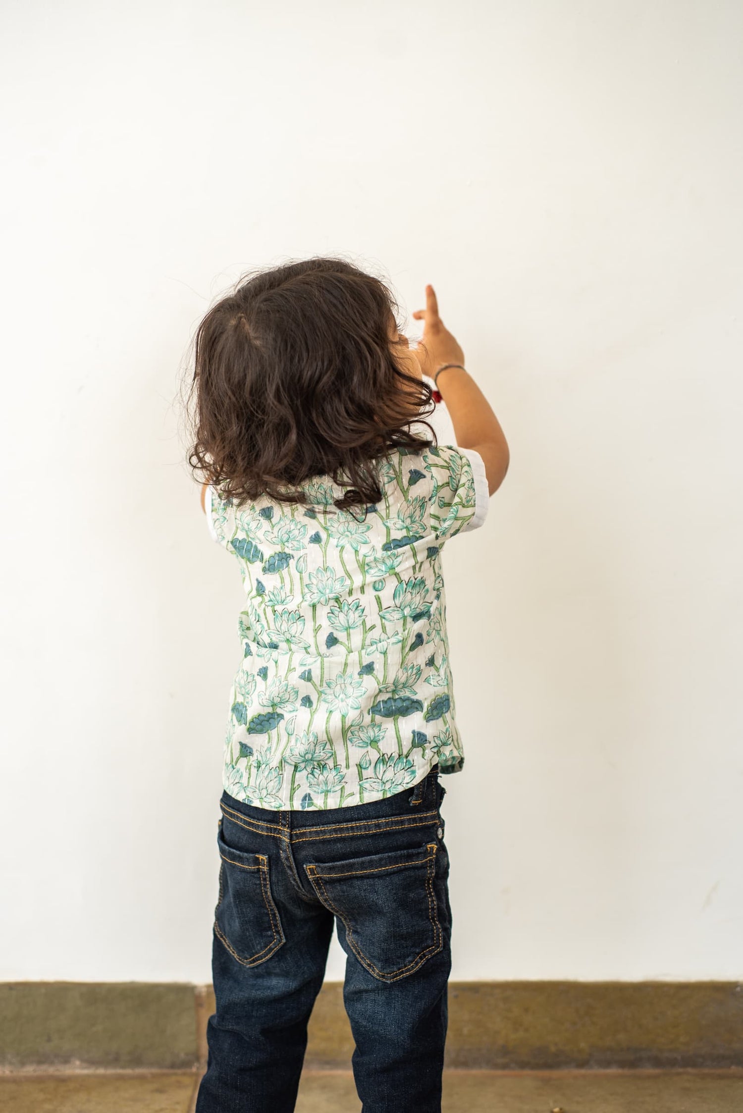 kids cotton button-down shirt close-up design