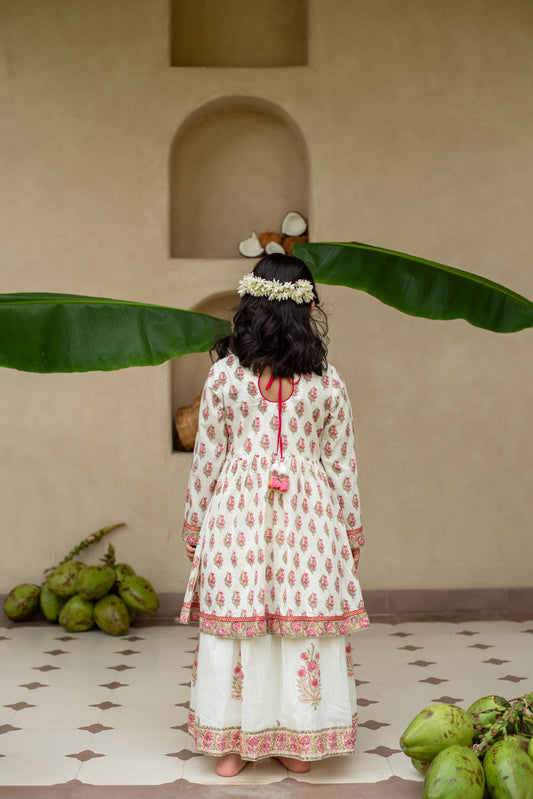 kids festive lehenga set close-up design