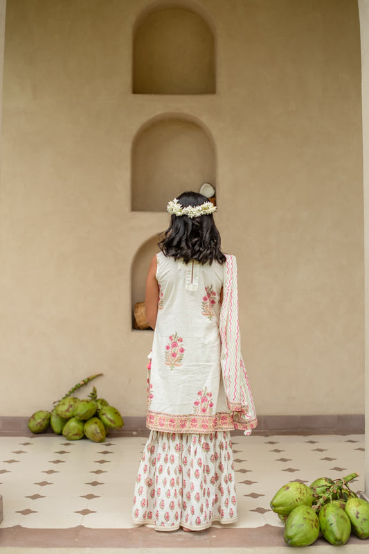 kids sharara set close-up design