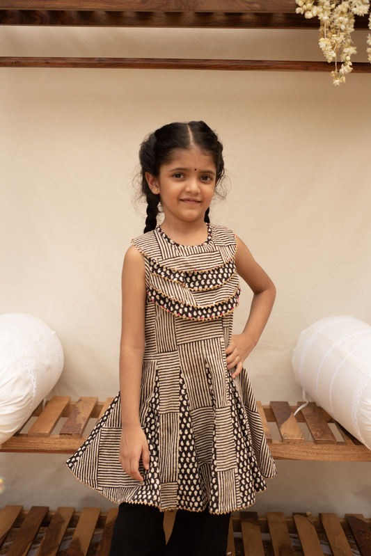 Syahi Paisley Kurta Set