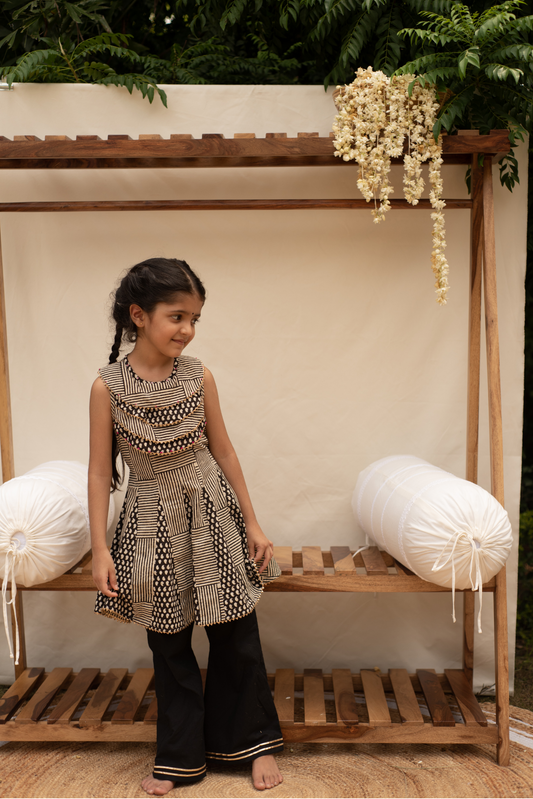 Syahi Paisley Kurta Set